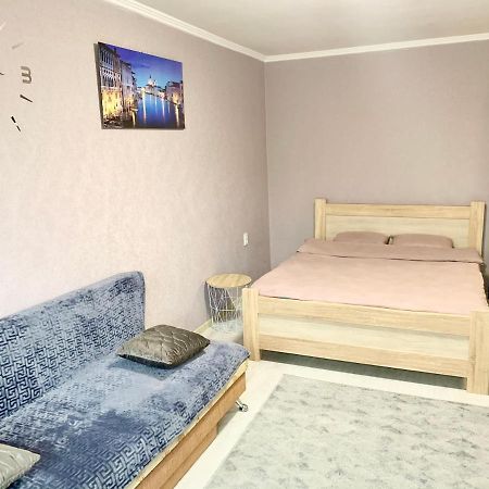צ'רניהיב Апартаменты В Центре По Проспекту Победы Парковка Рядом מראה חיצוני תמונה